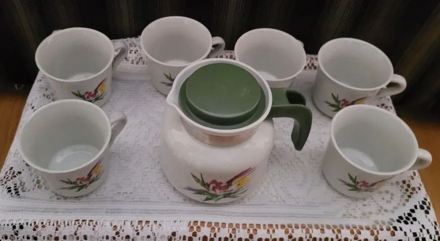 CONJUNTO PORCELANA POZZANI BULE / LEITEIRA + 06 CANECAS - NOVO - Foto 2