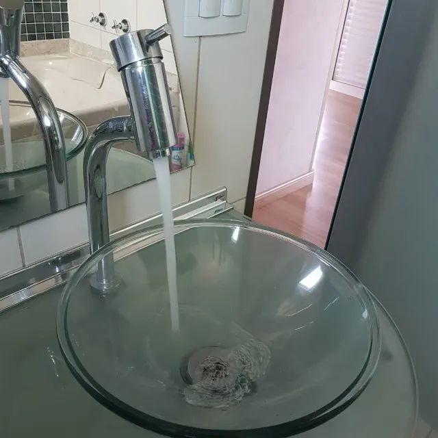Torneira NOVA - com misturador - água Quente-Fria - Aceito oferta - venda urgente - Foto 4