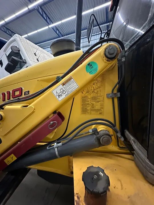 Retroescavadeira New Holland B110 2018 4X4  - Foto 5