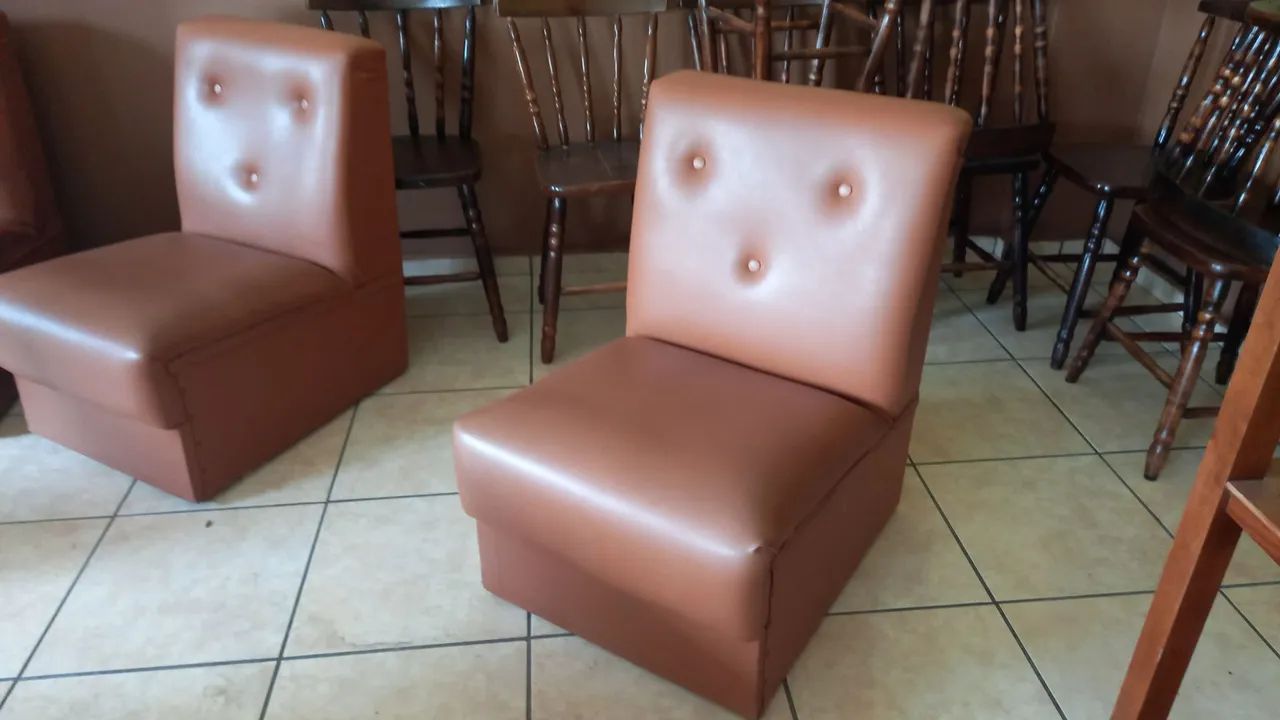 Poltronas em corino, em bom estado. 199 reais cada e tenho várias. - Foto 2