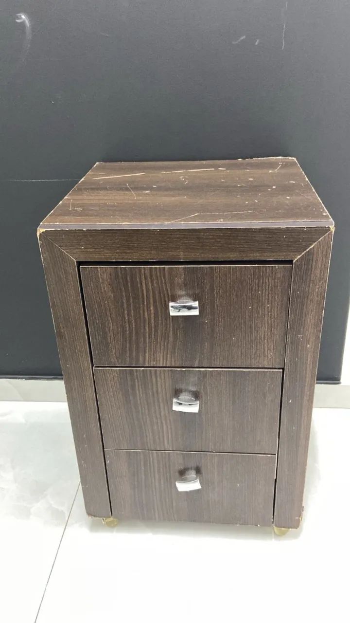 Gaveteiro de MDF com três gavetas