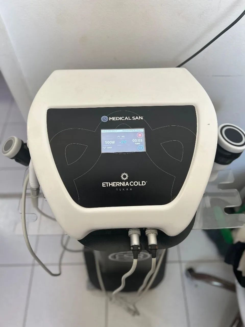 Excelente oportunidade, aparelho de crio frequência e rádio frequência 