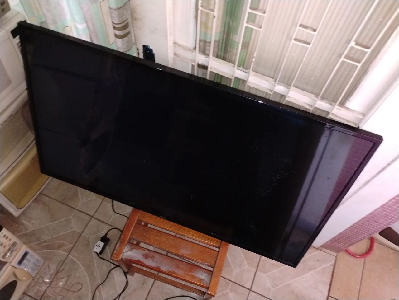 TV LED LG 49 polegadas Modelo 49LF5100 Tela trincada funcionando  - Foto 5