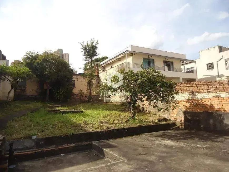 Imóvel comercial e residencial com 3 lojas e casa Caiçara