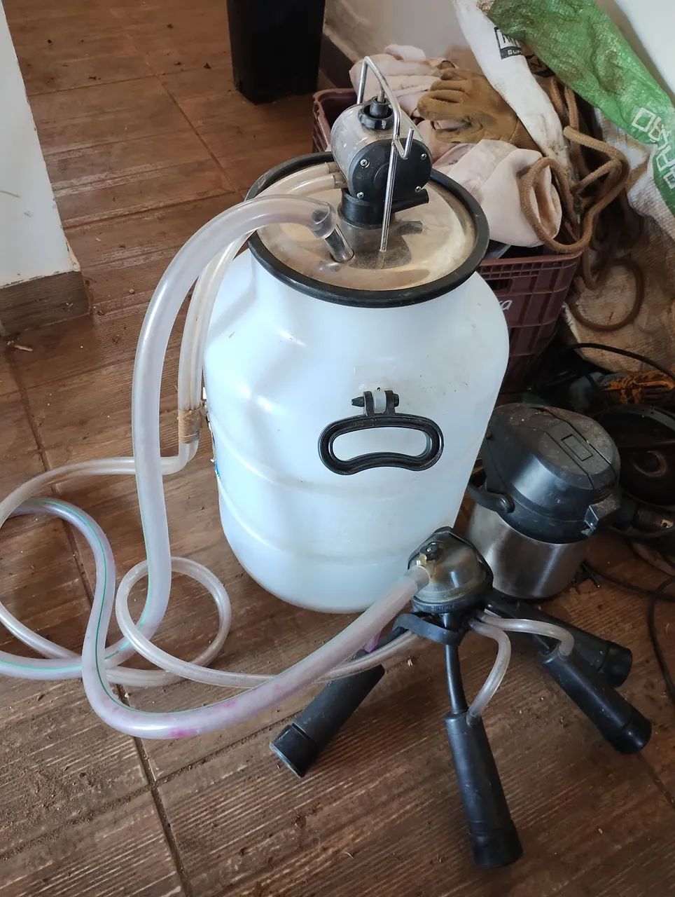 Ordenhadeira,tarro e teyeira