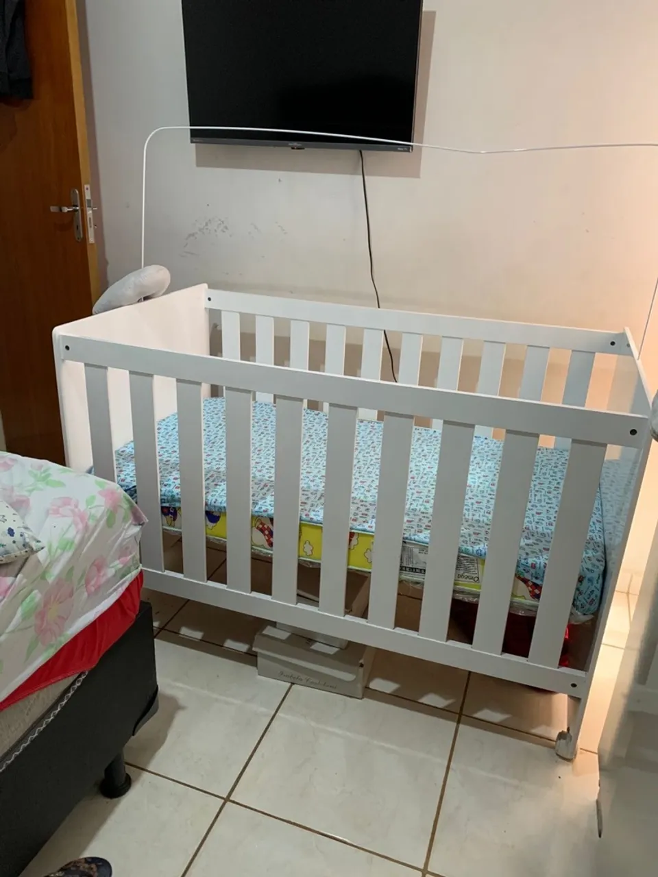 Berço branco para bebê