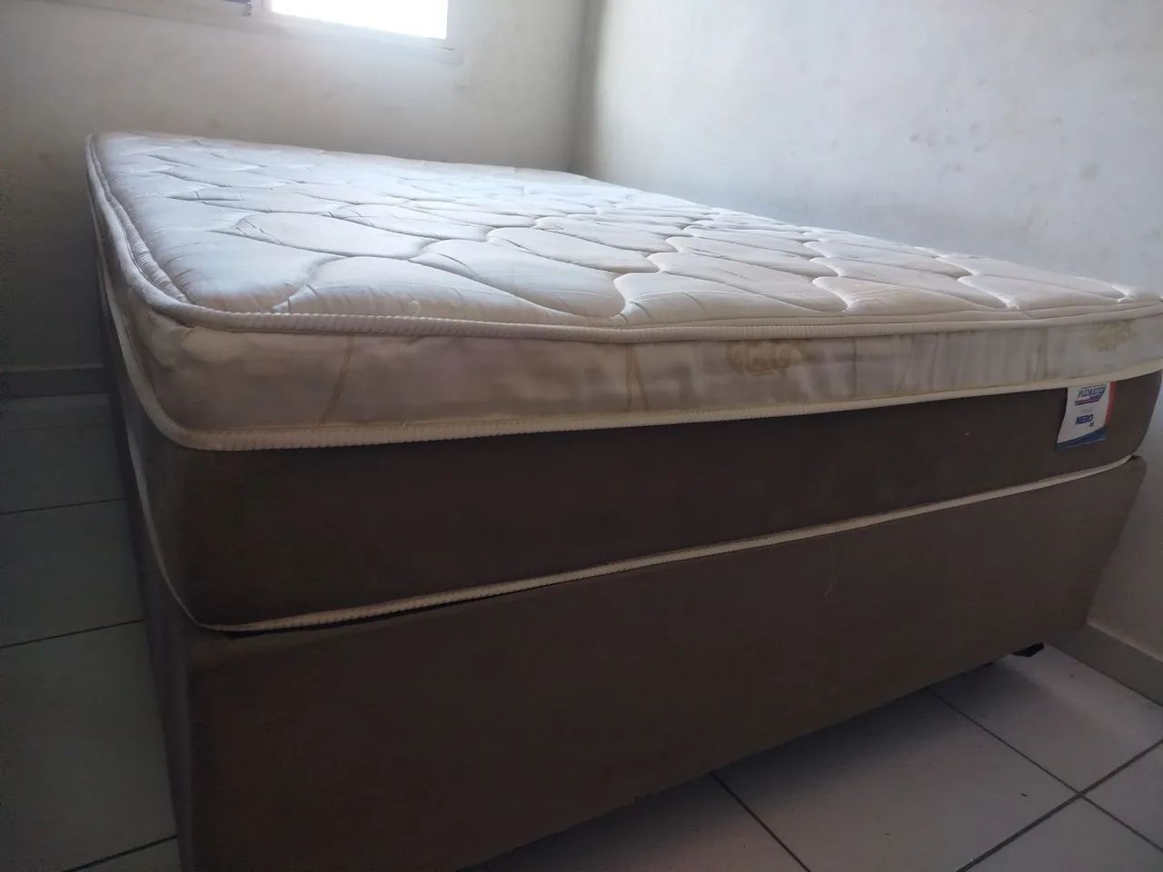 Cama de casal com molas 
