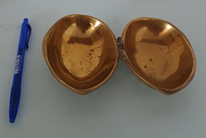 Porta objetos em bronze em formato de noz  - Foto 4