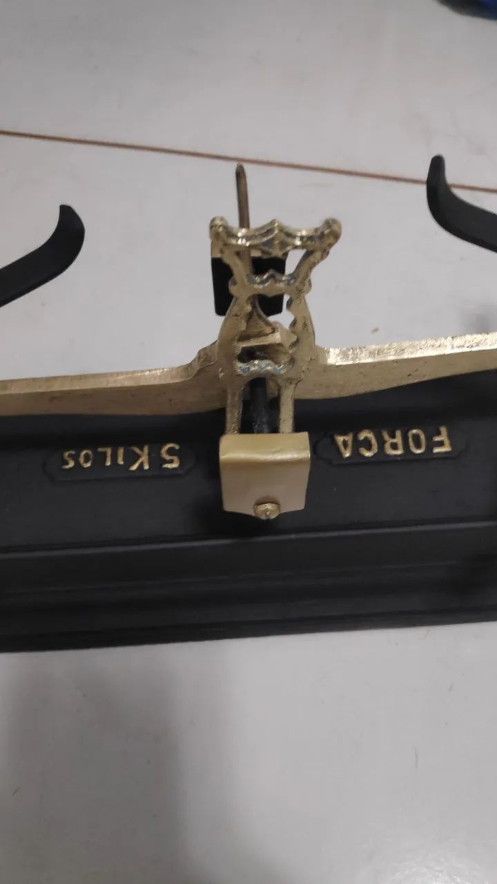 Balanço Força  anos 70 braço de bronze e patros de cobre super conservad  - Foto 2