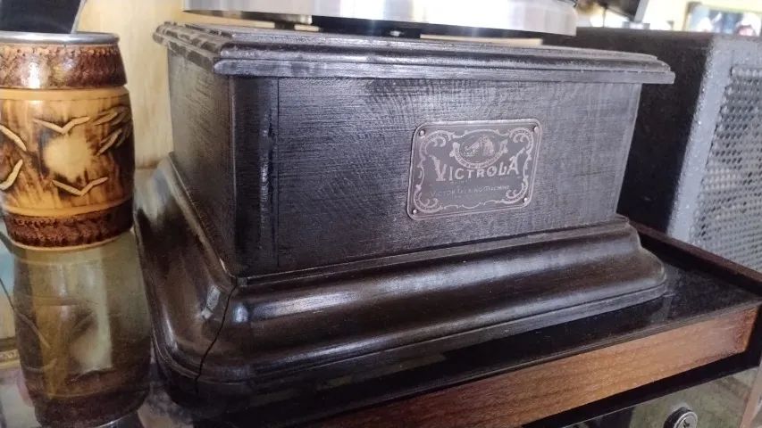 Gramofone antigo relíquia - Foto 2