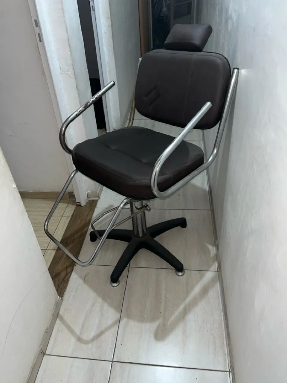 Cadeira de Barbeiro - Estilo Clássico - Foto 3