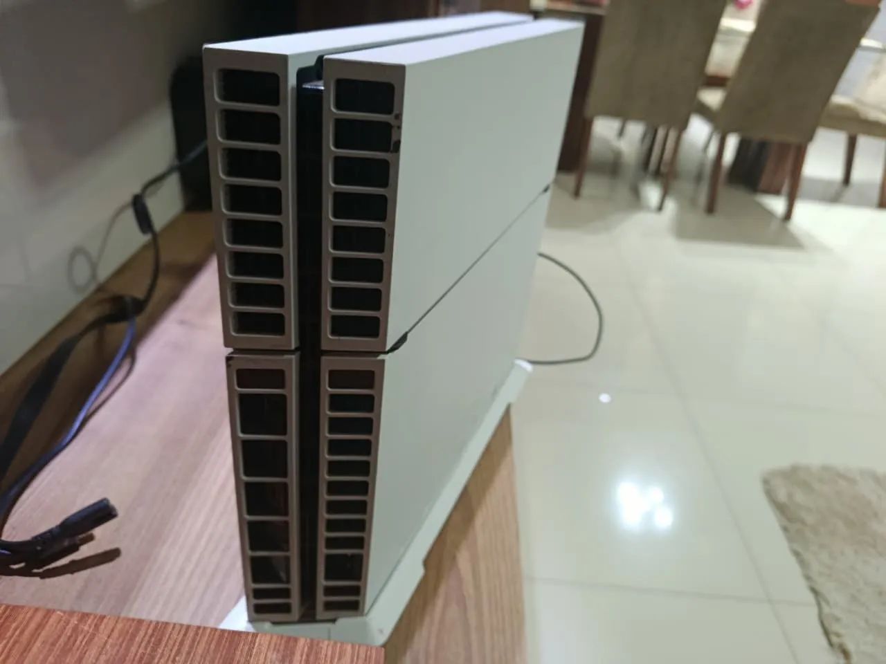 Playstation 4 branco + Jogos + 02 Controles63824543154947123