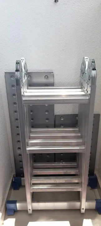 Escada de Alumínio Multifuncional Articulada com Plataforma 4 x 3