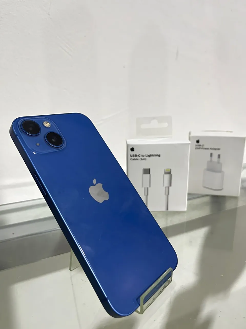 iPhone 13 novo sem marcas de uso