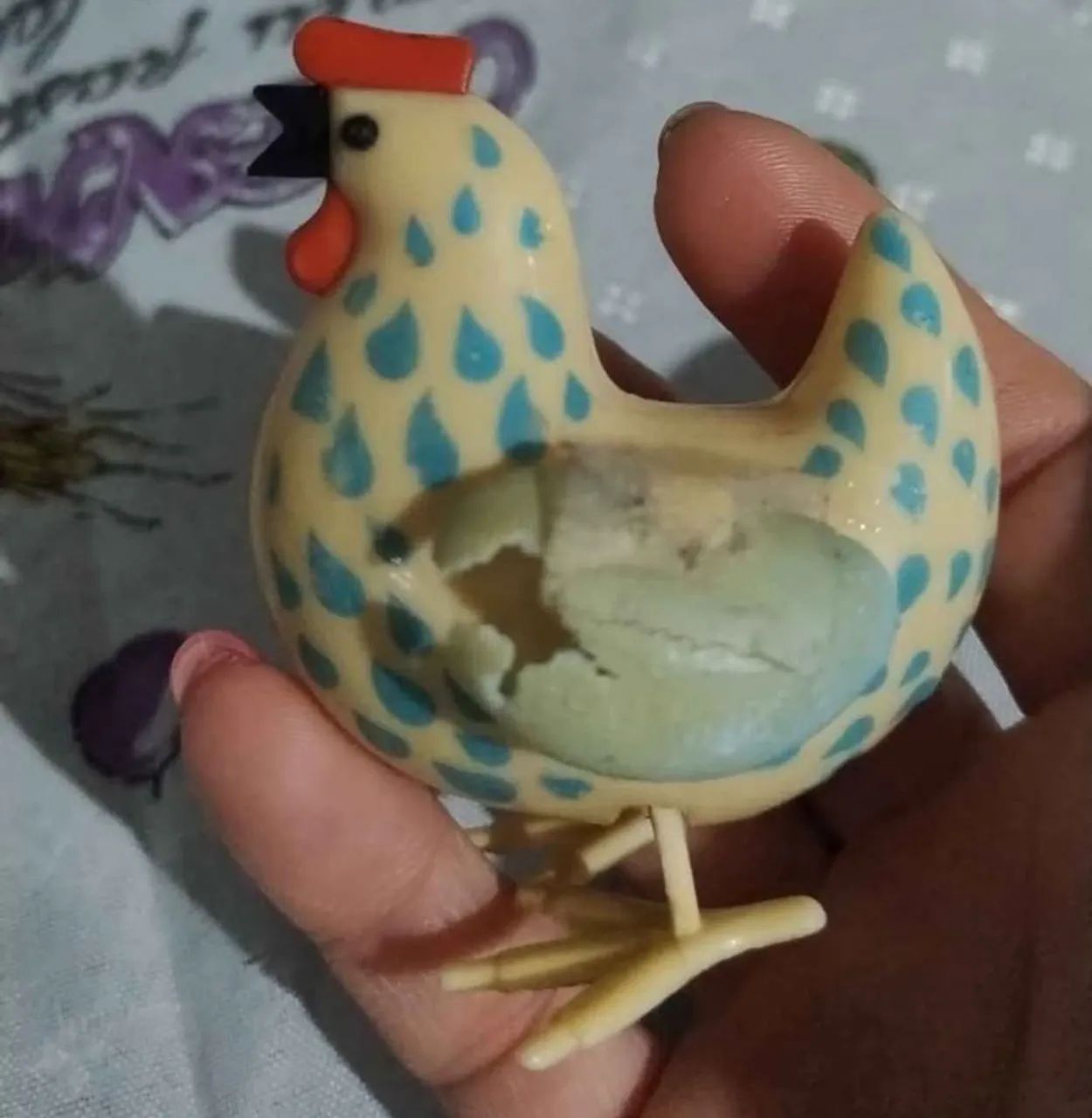 Galinha decorativa vintage MAGGI ANOS 70 COM OVINHO