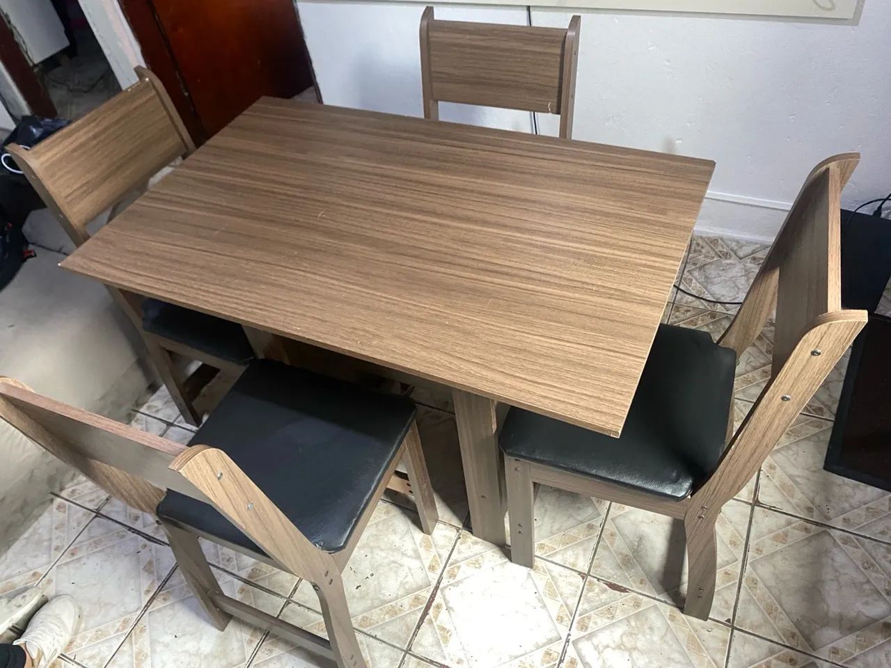 Mesa com 4 cadeiras entrego - Foto 2