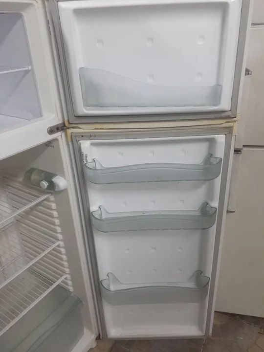 Geladeira cônsul 340litros 110volt funcionado tudo perfeitamente  - Foto 3