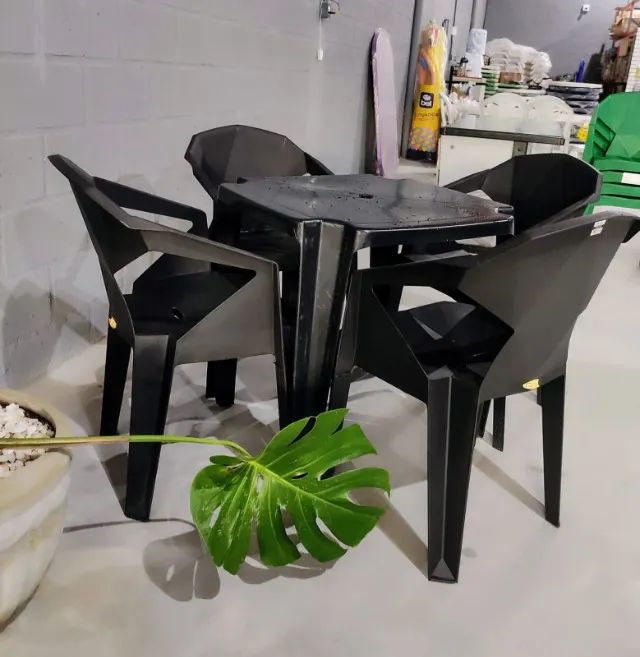 Jogo de Mesa + 4 Poltronas Diamond  - Foto 4