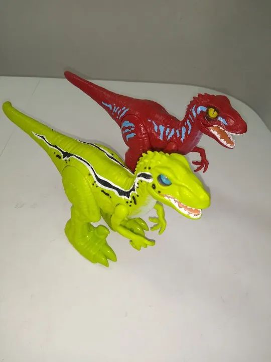 Dinossauros de brinquedo - Velociraptor e Raptor
