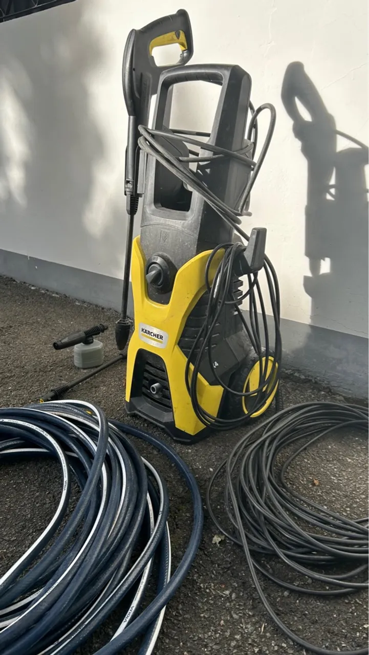 Lavadora de alta pressão Karcher K4 + Mangueira e Extensão Elétrica