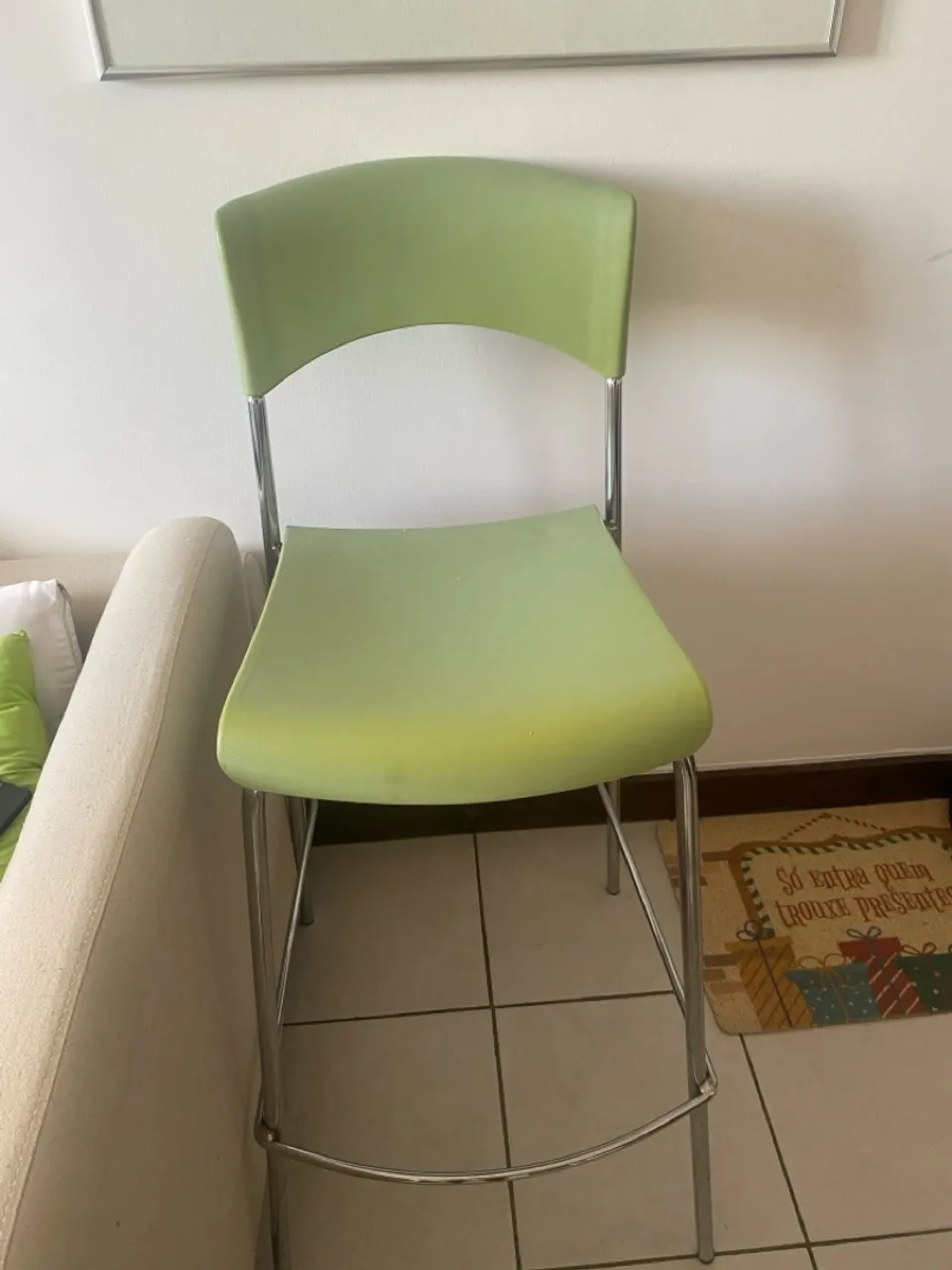 Cadeira/Banqueta Verde com Estrutura de Metal