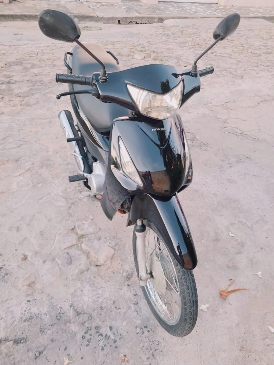 Vendo Honda Biz 125 ES preta