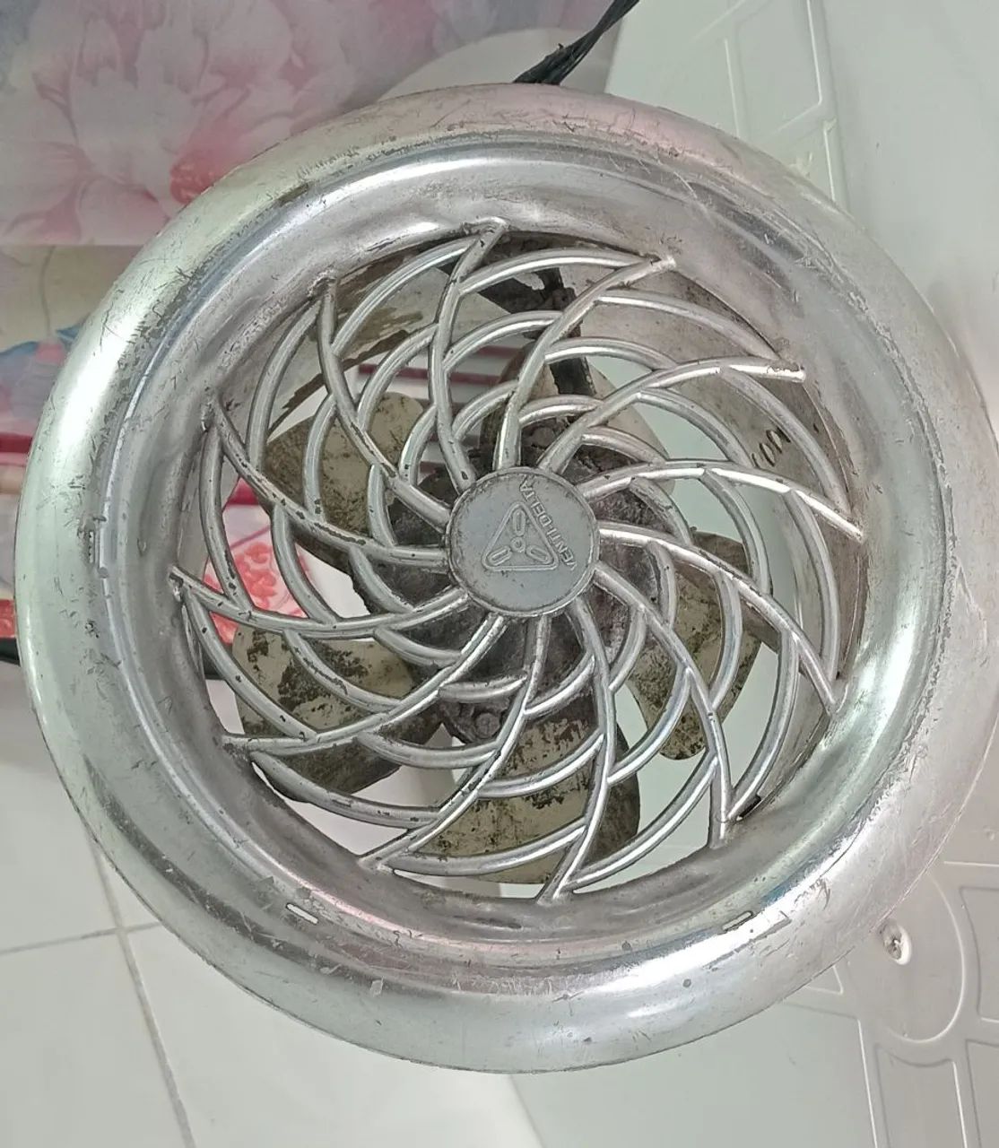 Exaustor De Parede Silencioso Está Araido E Precisa De Lipesa Mais Fociona Perfeita Mete 