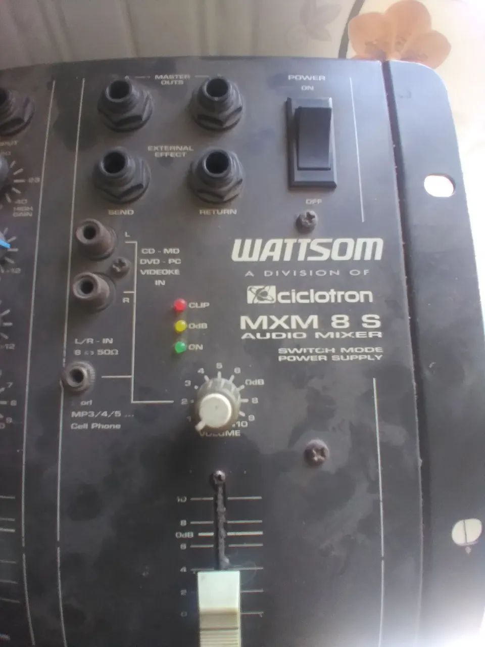 Vendo som semi novo,mesa 2 caixas de 12 e 1 amplificador 