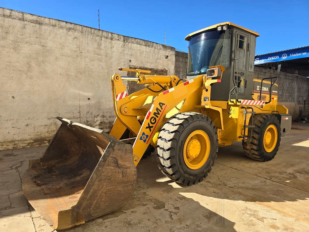 Vendo pa carregadeira - XG935H