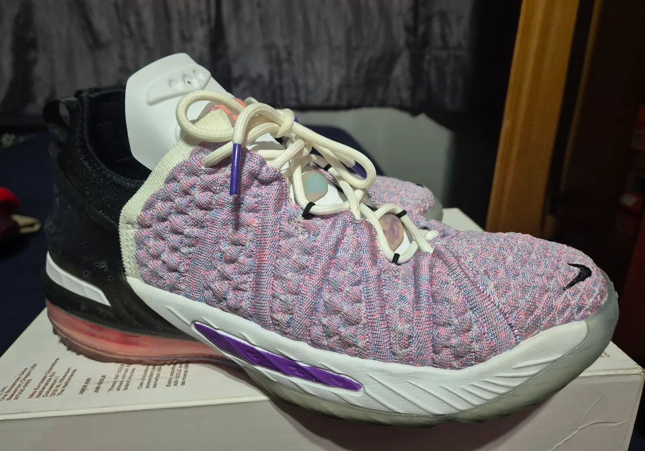 Nike LeBron 17 Low - Tamanho 38 - Raro