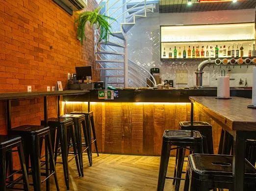 VENDE-SE PIZZARIA PUB NO BAIRRO TRINDADE 