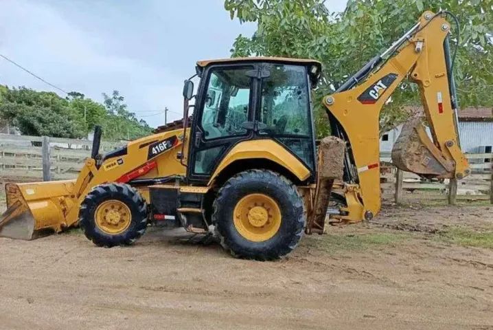 CATERPILLAR 416 F2 - ANO 2020