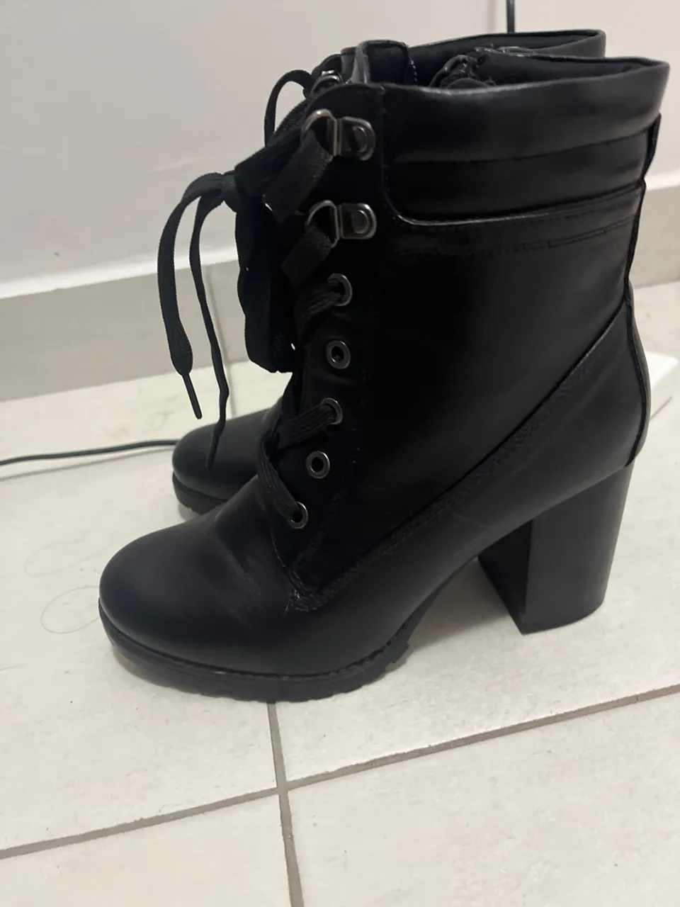 Bota Feminina Preta Salto Grosso