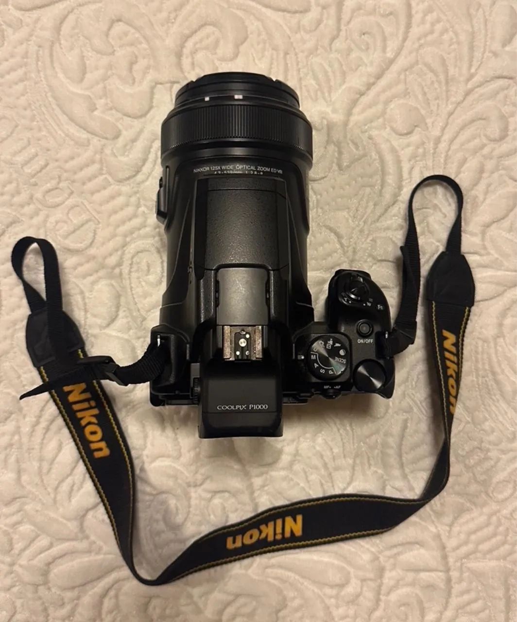 Câmera fotográfica Profissional marca Nikon modelo Coolpix P1000