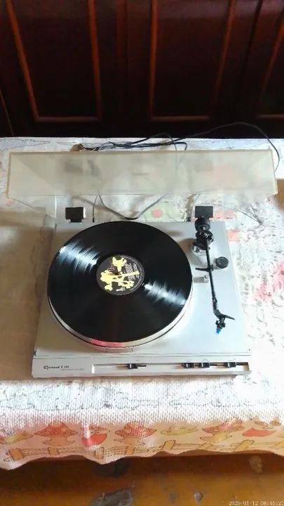Toca discos GARRARD B-200