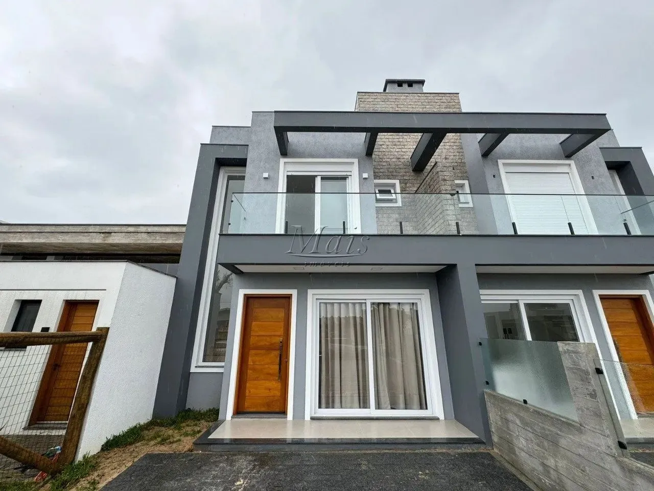 Duplex próximo do mar.
