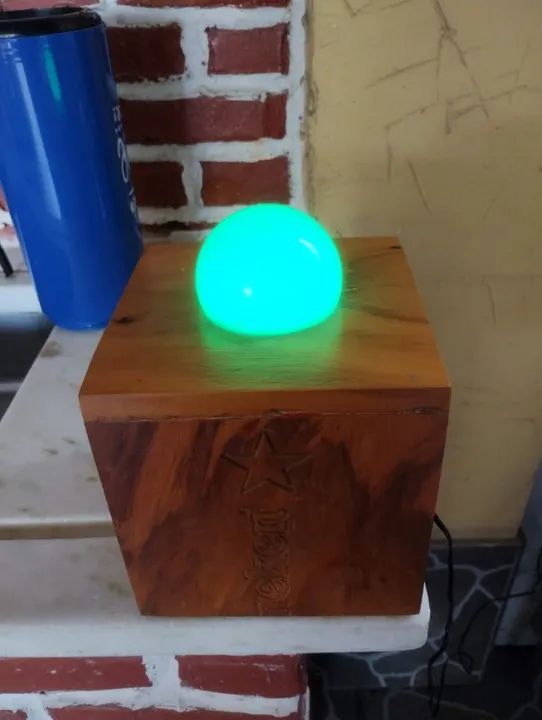 reynekem luminoso de madeira com lampada acompanha a fonte decoraçaõ raro - Foto 2