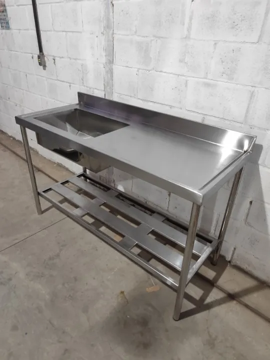 Pia Profissional em Inox com Rodobanca e Bancada Lateral - Ideal para Cozinhas Industriais