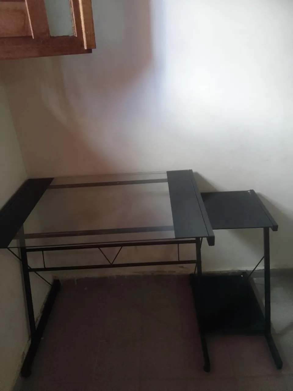 Mesa de Escritório em Vidro e Metal valor 300 reais valor negociavel.
