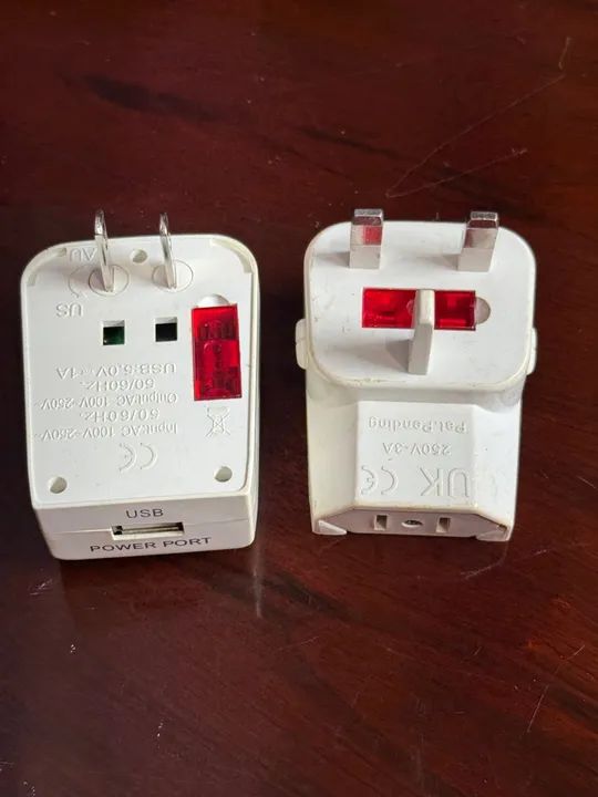 Adaptador de tomada com USB - Foto 3