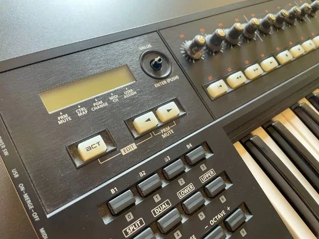 Roland A-800 PRO - Controlador MIDI Profissional - Instrumentos