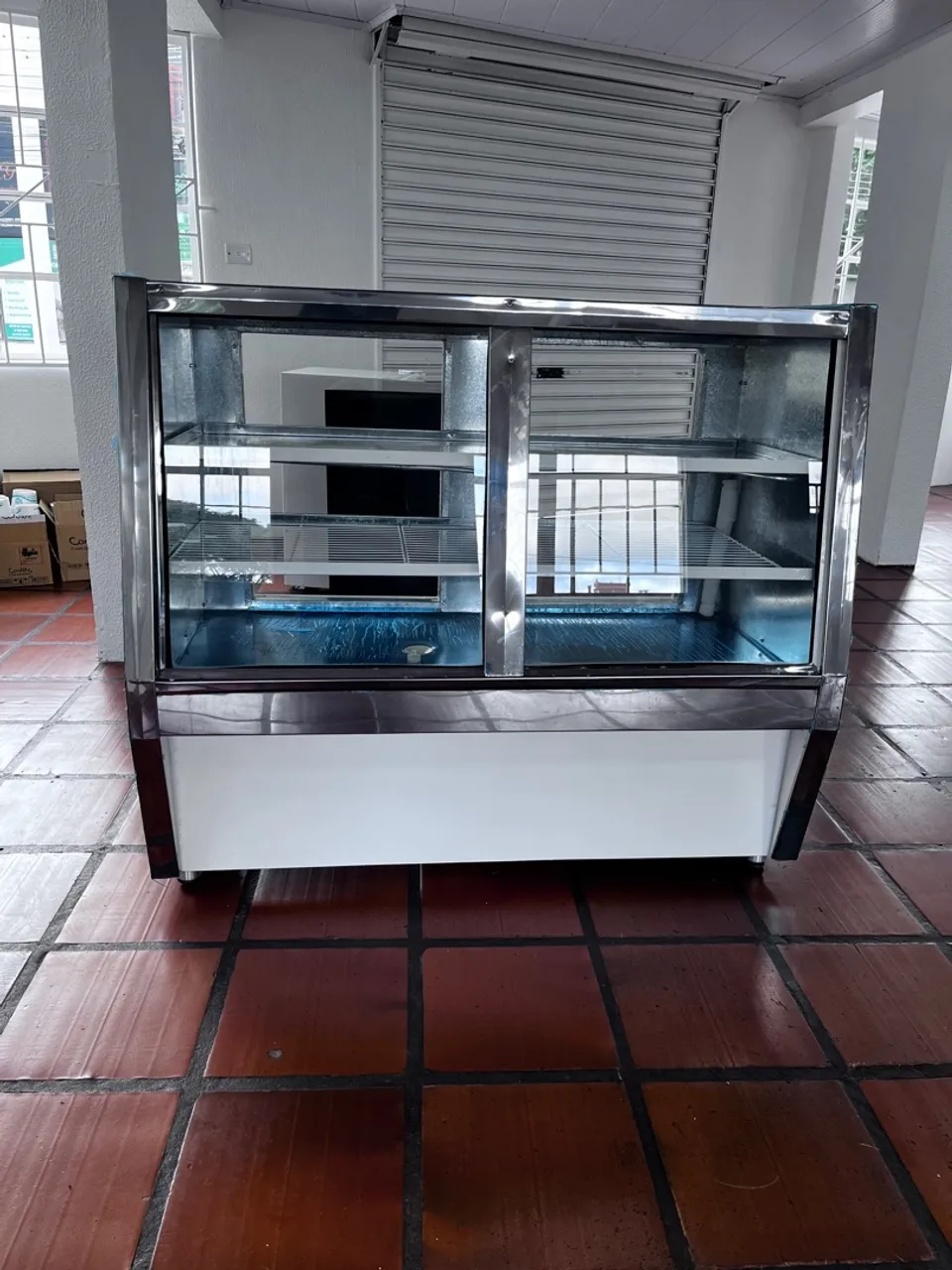 Balcão refrigerador 1,25cm 220V com 4 meses de uso novo