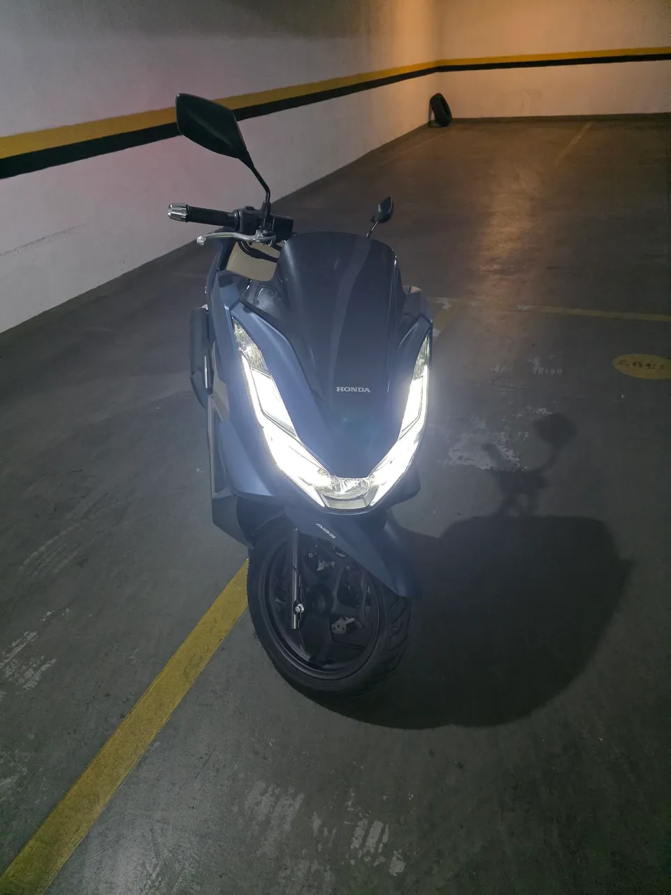 PCX 160 DLX ABS perfeito estado. Possibilidade de transferência de financiamento.