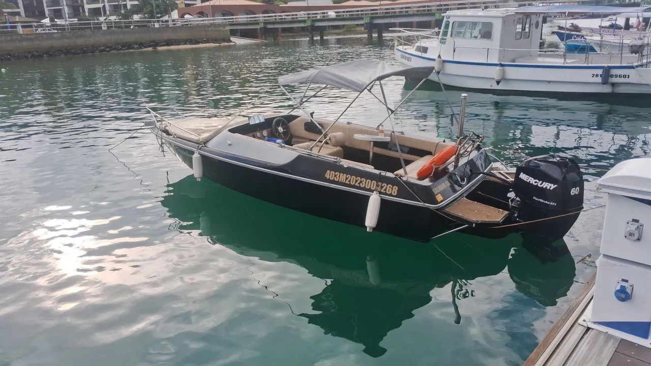 Lancha Exclusiva 18" única no NORDESTE 72.000,00  Motor Mercury 60hp 4 tempos EFI ano 2016