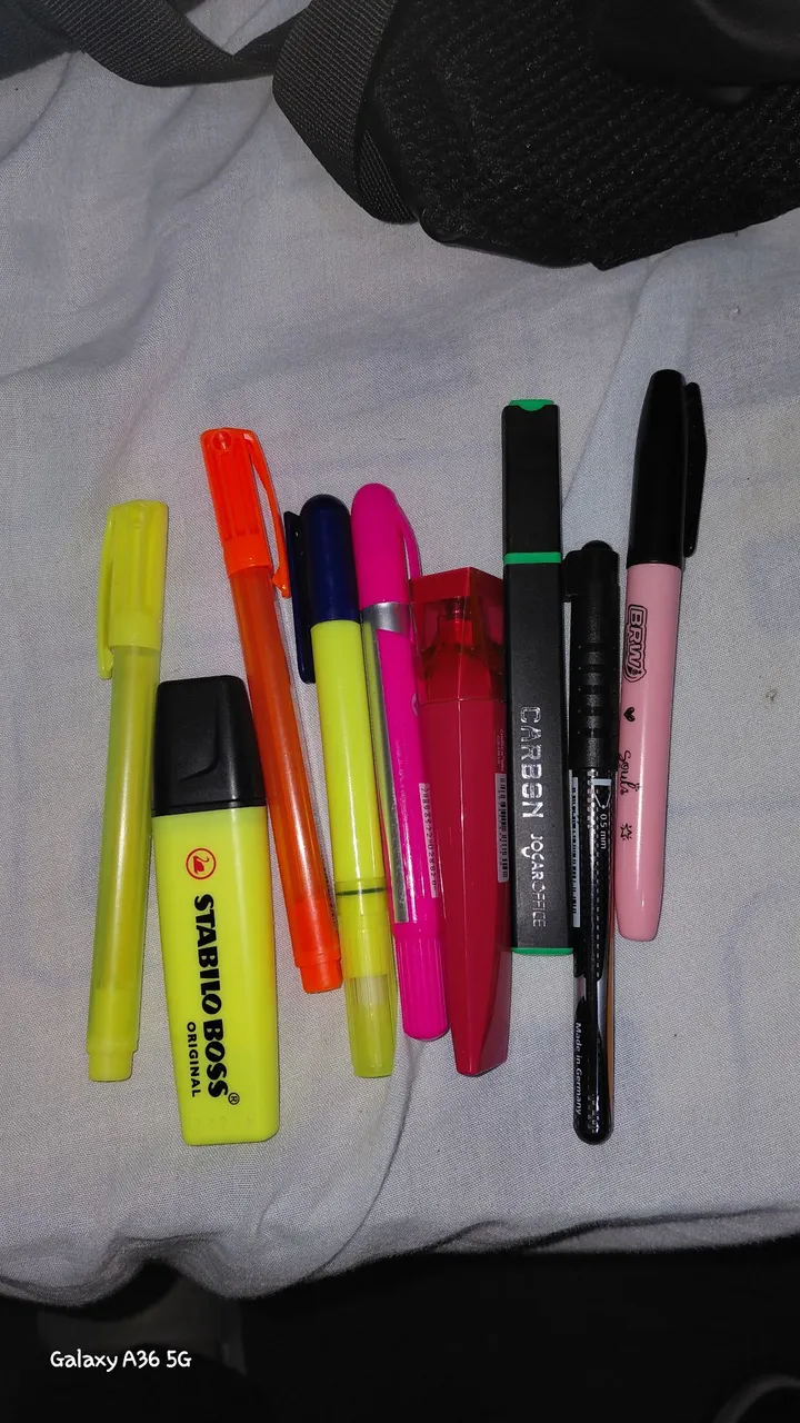Kit de Marca Texto e Canetas diversas