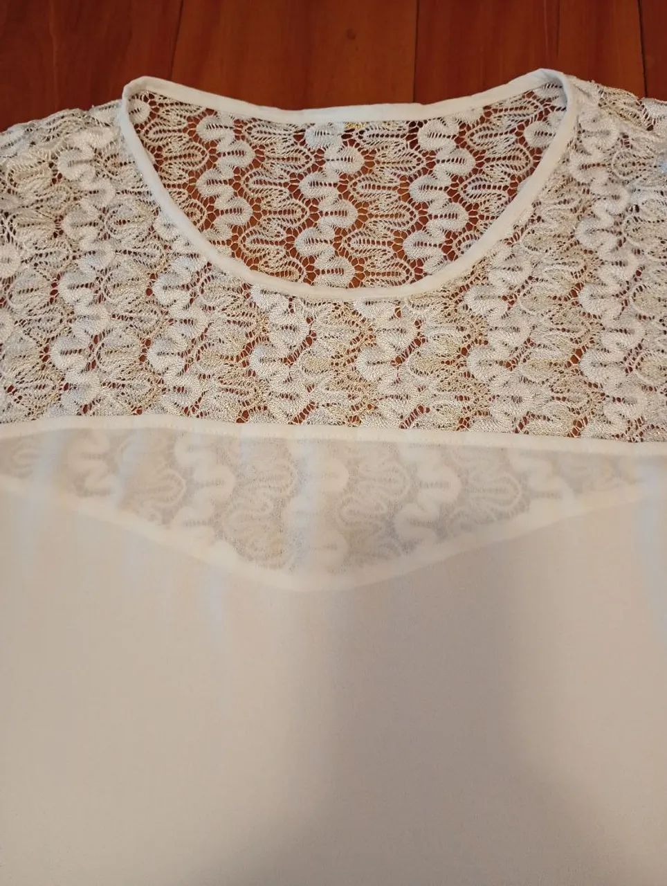 Blusa feminina creme  com detalhes em renda - Foto 5