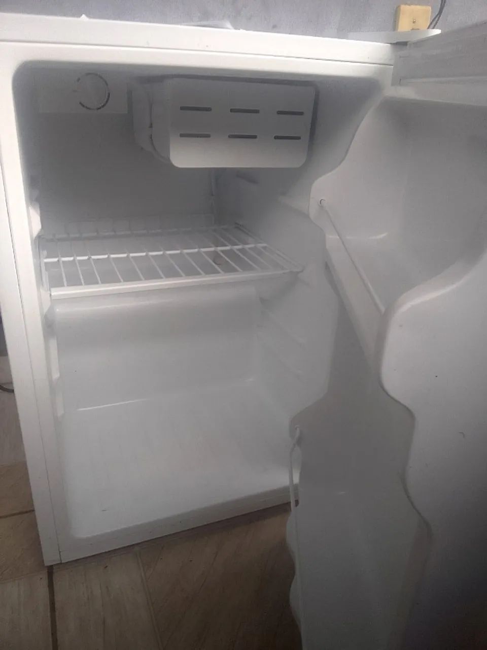 Frigobar Philco | 67 Litros 127 v - Foto 2
