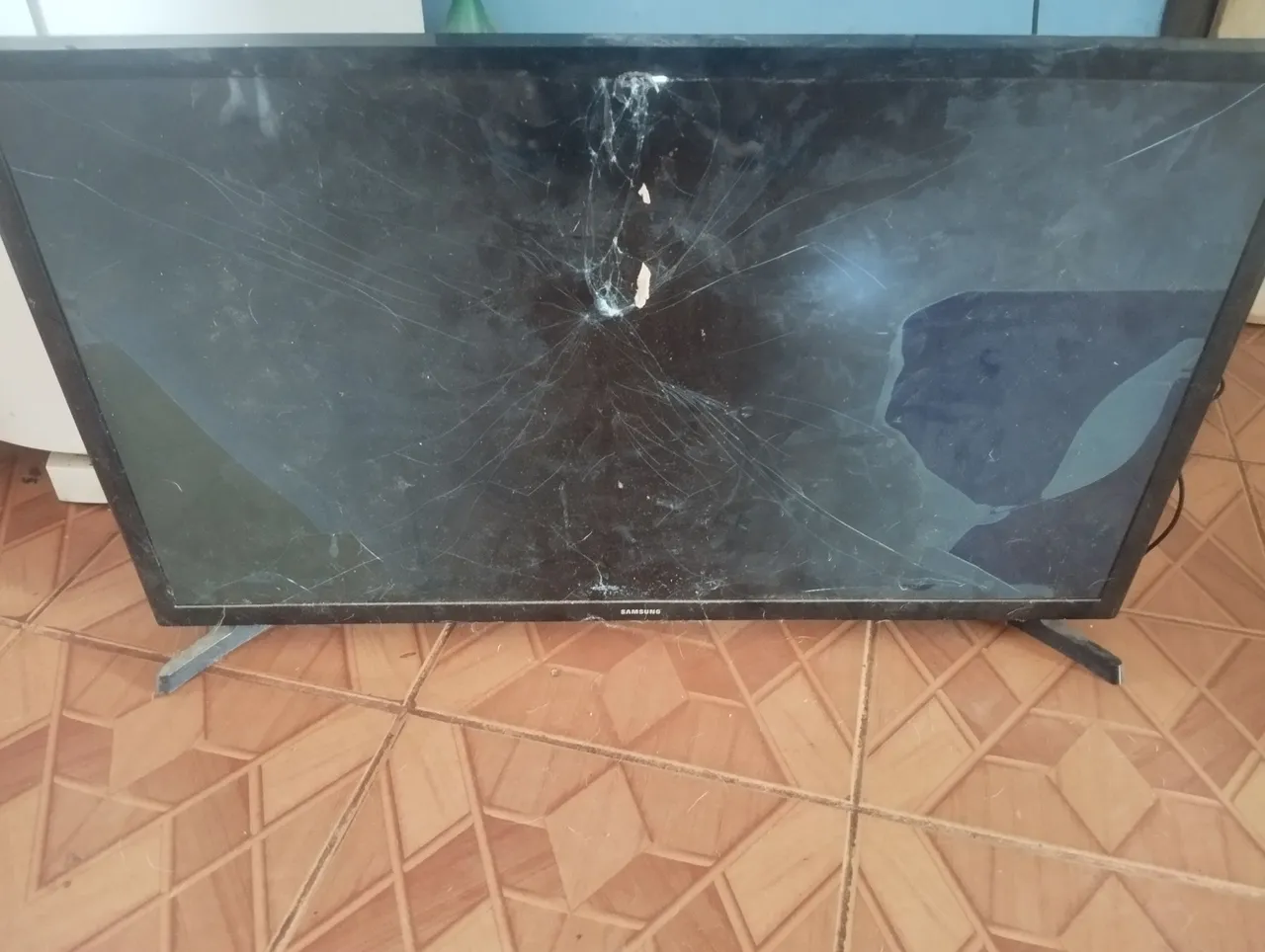 TV Samsung com Tela Danificada - Peças