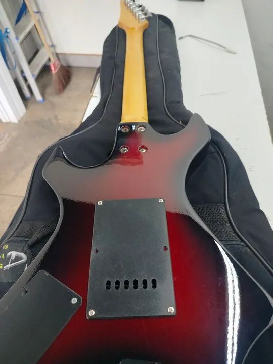 Vendo guitarra Warlock 