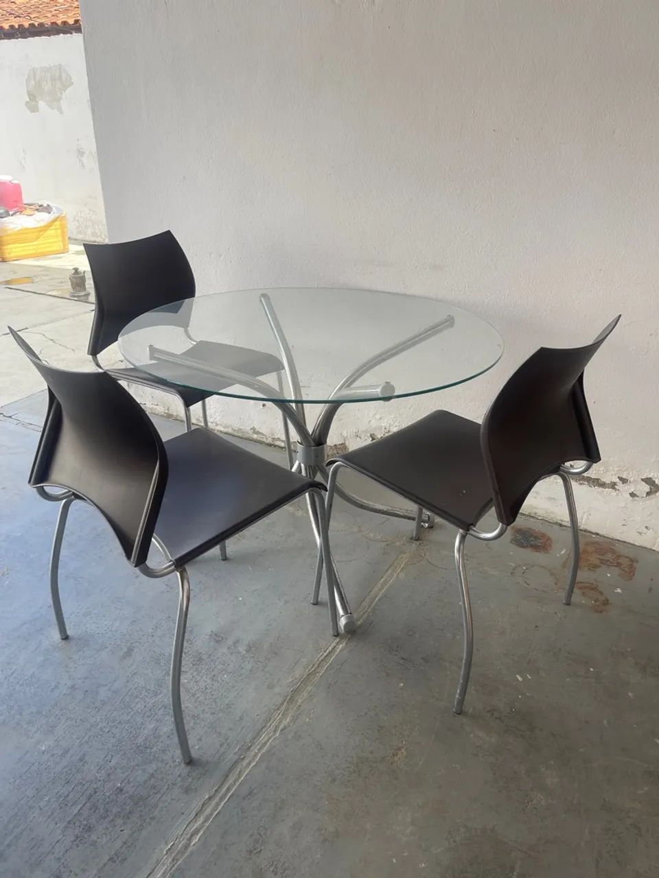 Mesa com Tampo de Vidro e 3 Cadeiras
